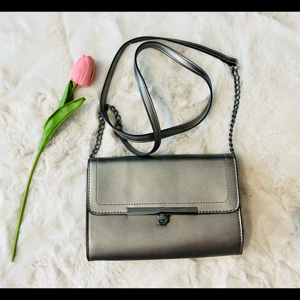 A new day classic purse| Color: silver